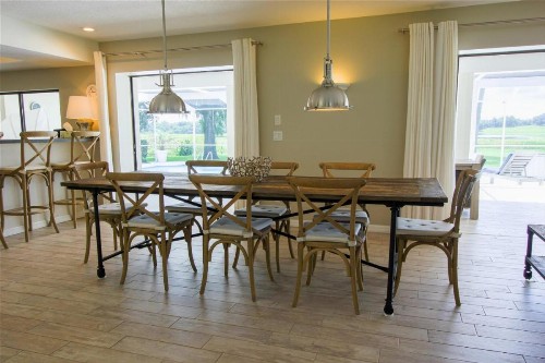 Beautiful Lakeview home - image 9