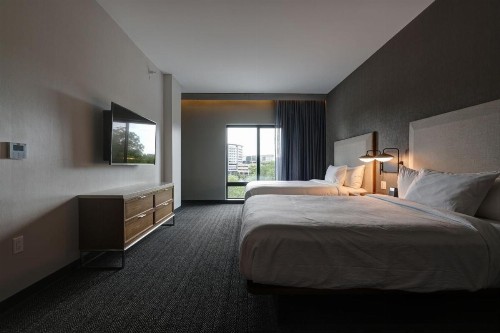 Courtyard by Marriott Iowa City University Heights - image 11