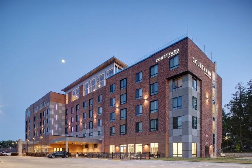 Courtyard by Marriott Iowa City University Heights - image 35