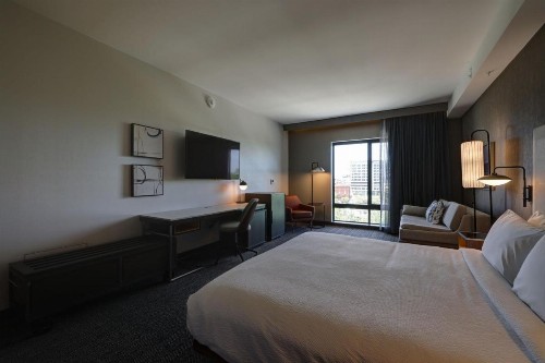 Courtyard by Marriott Iowa City University Heights - image 36