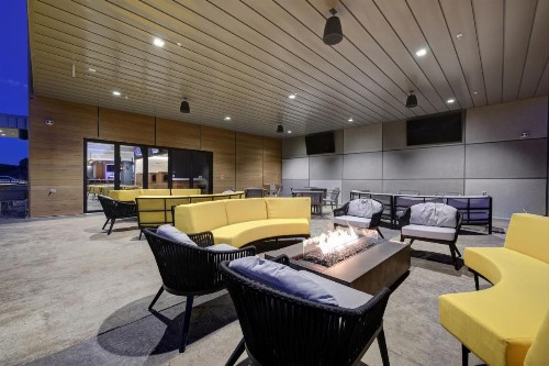 Courtyard by Marriott Iowa City University Heights - image 41