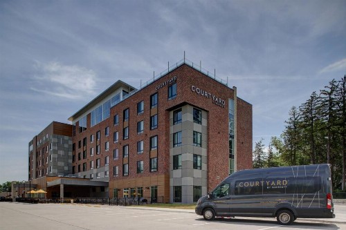 Courtyard by Marriott Iowa City University Heights - image 42