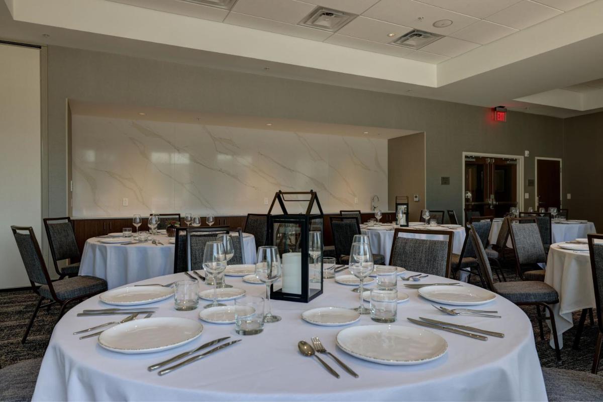 Courtyard by Marriott Iowa City University Heights - image 6