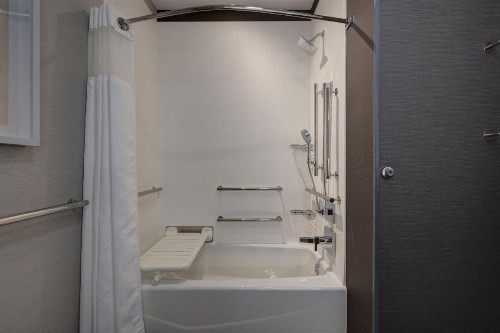 Courtyard by Marriott Iowa City University Heights - image 8