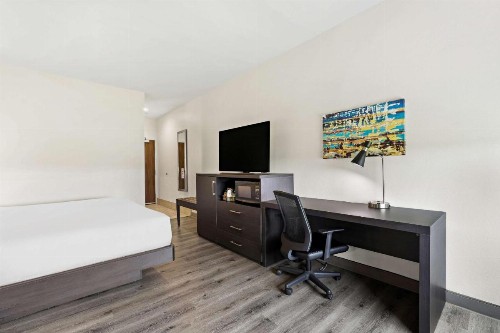La Quinta by Wyndham Iowa - image 10