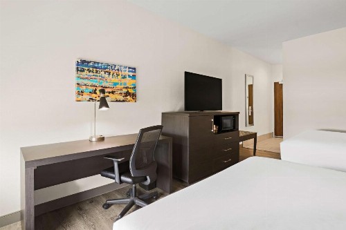 La Quinta by Wyndham Iowa - image 12