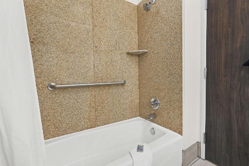 La Quinta by Wyndham Iowa - image 24