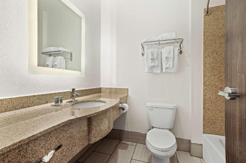 La Quinta by Wyndham Iowa - image 25