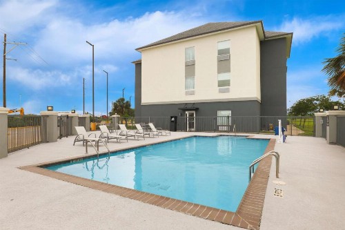 La Quinta by Wyndham Iowa - image 4