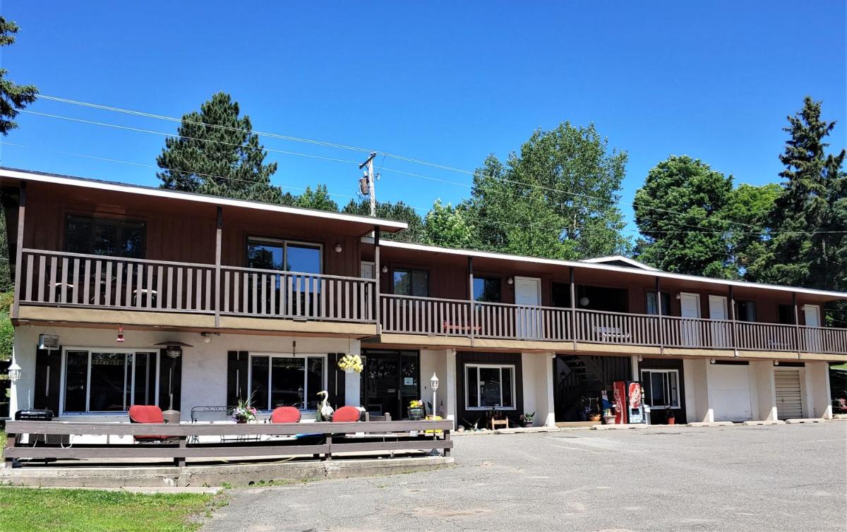 Lakeshore Motel - main image
