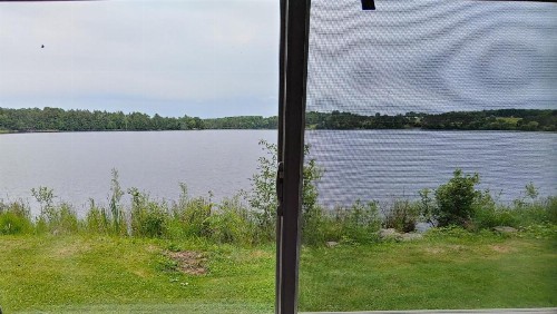 Lakeshore Motel - image 11