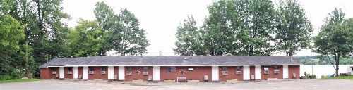 Lakeshore Motel - image 15