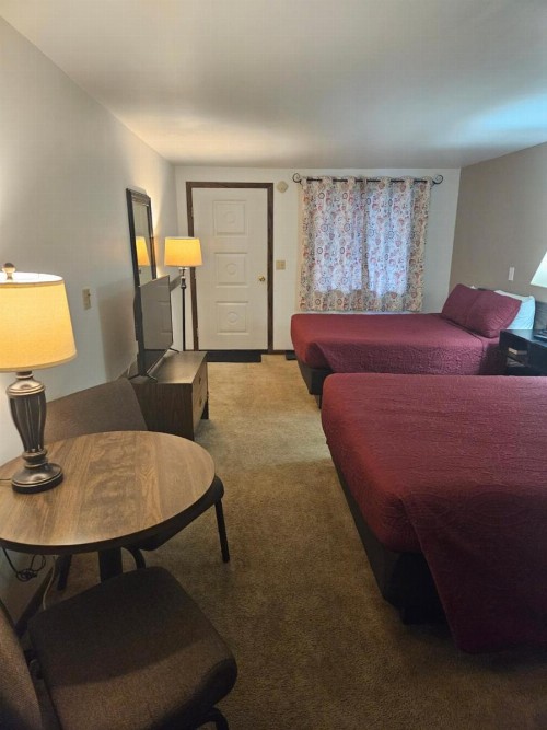 Lakeshore Motel - image 17