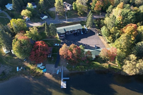 Lakeshore Motel - image 21