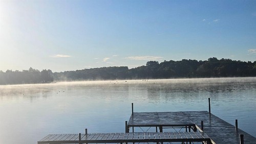Lakeshore Motel - image 28