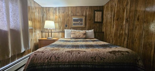 Lakeshore Motel - image 34