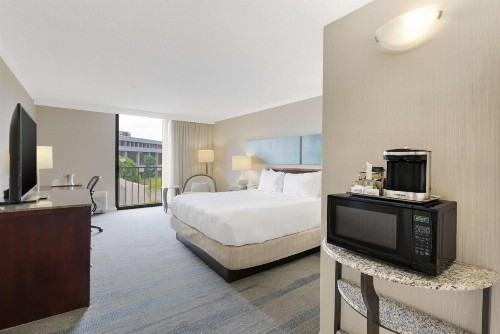 Hilton Irvine/Orange County Airport - image 29