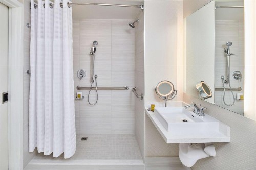 DoubleTree by Hilton Irvine Spectrum - image 21