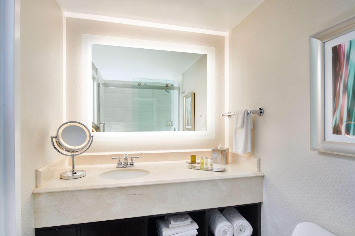 DoubleTree by Hilton Irvine Spectrum - image 4