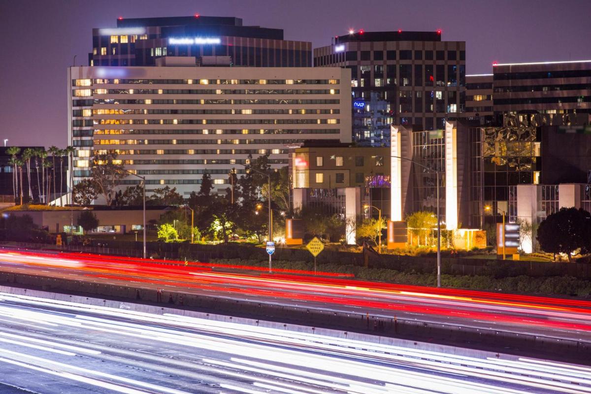Hotel Irvine - image 2