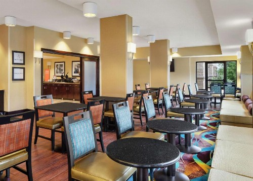 Hampton Inn Dallas-Irving-Las Colinas - image 11