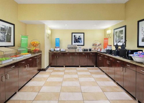 Hampton Inn Dallas-Irving-Las Colinas - image 9