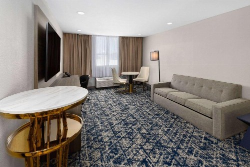 DFW Airport Hotel & Conference Center - image 6