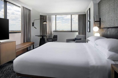 Sheraton DFW Airport Hotel - image 10