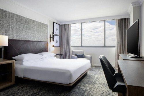 Sheraton DFW Airport Hotel - image 12