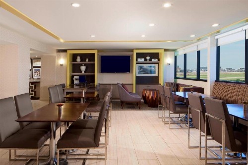 Sheraton DFW Airport Hotel - image 27
