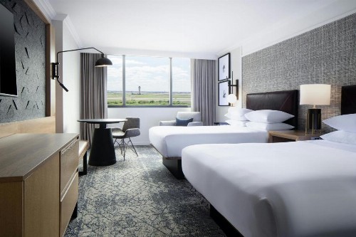 Sheraton DFW Airport Hotel - image 4