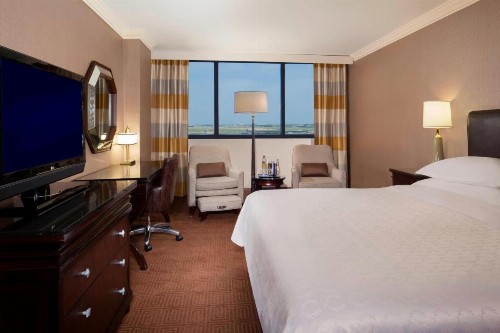 Sheraton DFW Airport Hotel - image 7