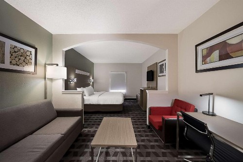 Quality Inn & Suites DFW Airport South - image 12