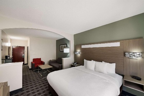 Quality Inn & Suites DFW Airport South - image 19