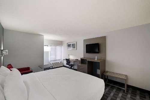 Quality Inn & Suites DFW Airport South - image 20