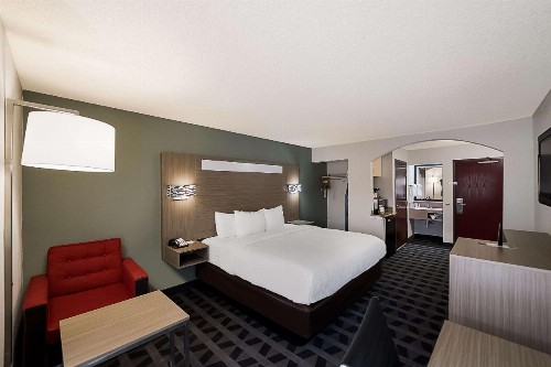 Quality Inn & Suites DFW Airport South - image 25