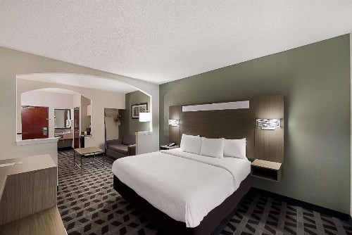 Quality Inn & Suites DFW Airport South - image 32