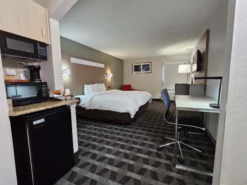 Quality Inn & Suites DFW Airport South - image 33