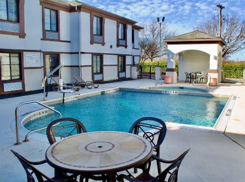 Quality Inn & Suites DFW Airport South - image 39