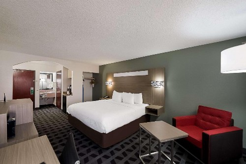 Quality Inn & Suites DFW Airport South - image 6