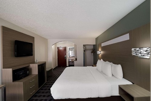 Quality Inn & Suites DFW Airport South - image 8