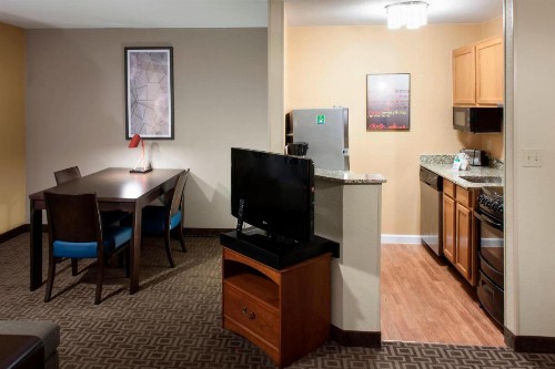 TownePlace Suites Dallas Las Colinas - image 10