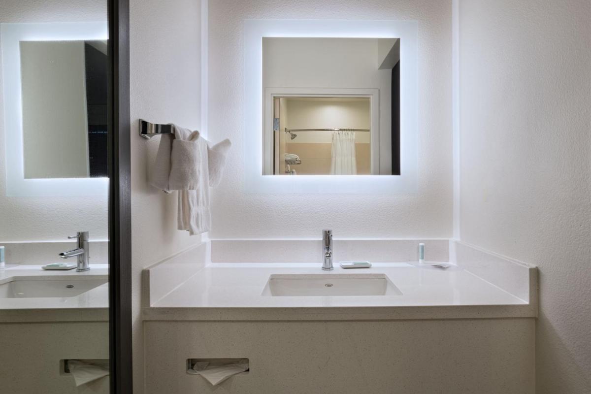SpringHill Suites by Marriott Dallas DFW Airport East Las Colinas Irving - image 5