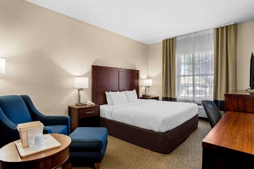 Comfort Suites Las Colinas Center - image 19