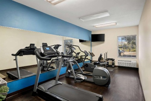 Comfort Suites Las Colinas Center - image 25