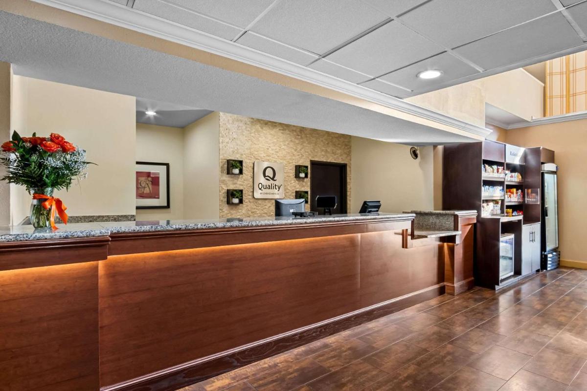 Comfort Suites Las Colinas Center - image 3