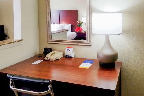 Comfort Suites Las Colinas Center - image 31