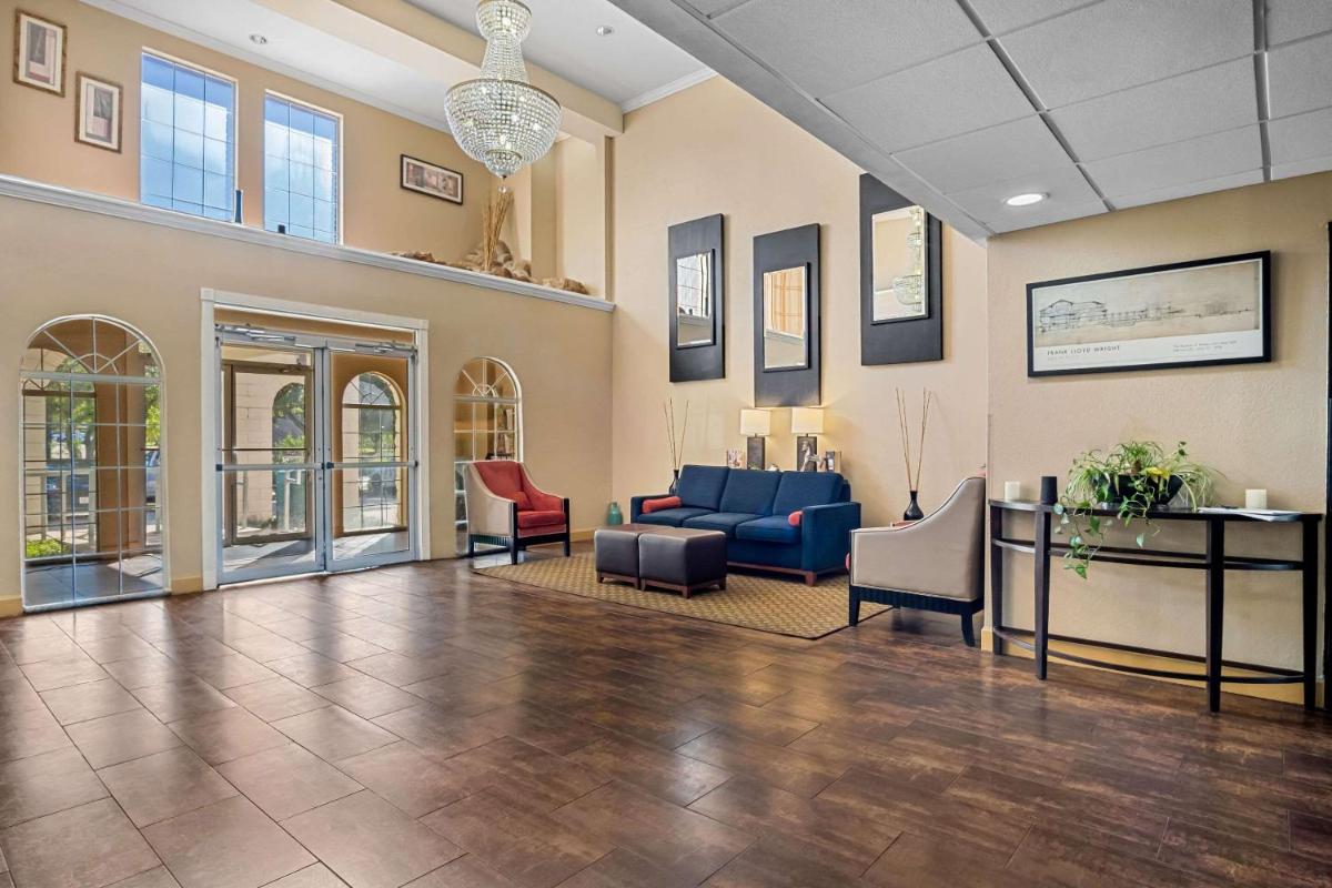 Comfort Suites Las Colinas Center - image 5