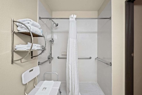 Comfort Suites Las Colinas Center - image 9