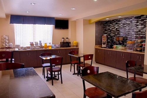Super 8 by Wyndham Irving/DFW Apt/North - image 22